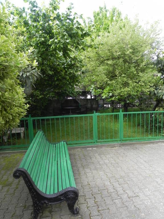 Freedom Hostel Батуми Экстерьер фото