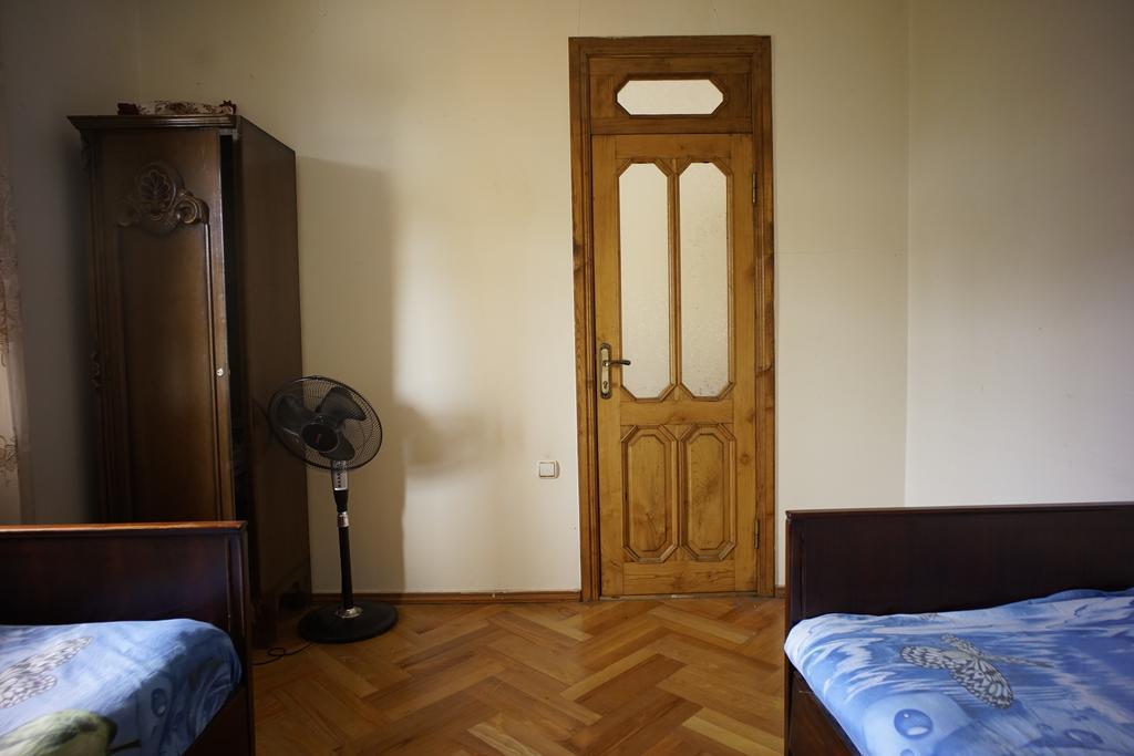 Freedom Hostel Батуми Экстерьер фото