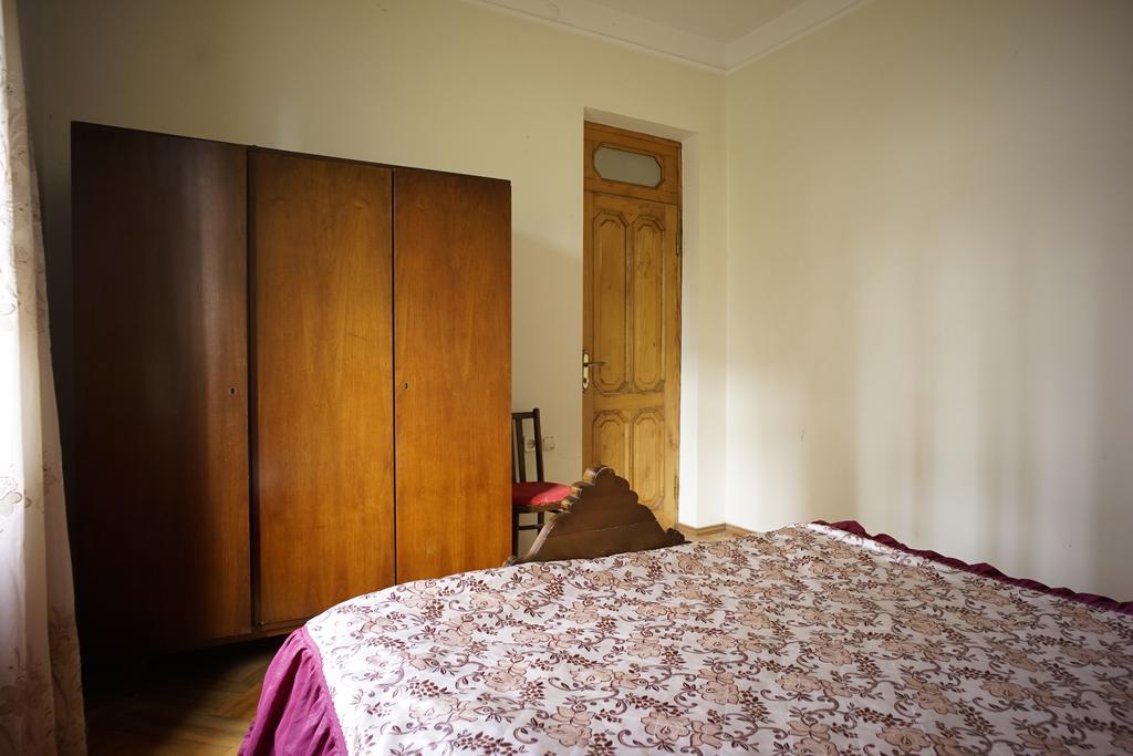 Freedom Hostel Батуми Экстерьер фото