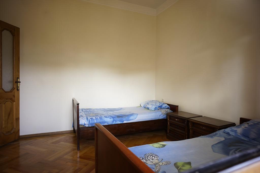 Freedom Hostel Батуми Экстерьер фото