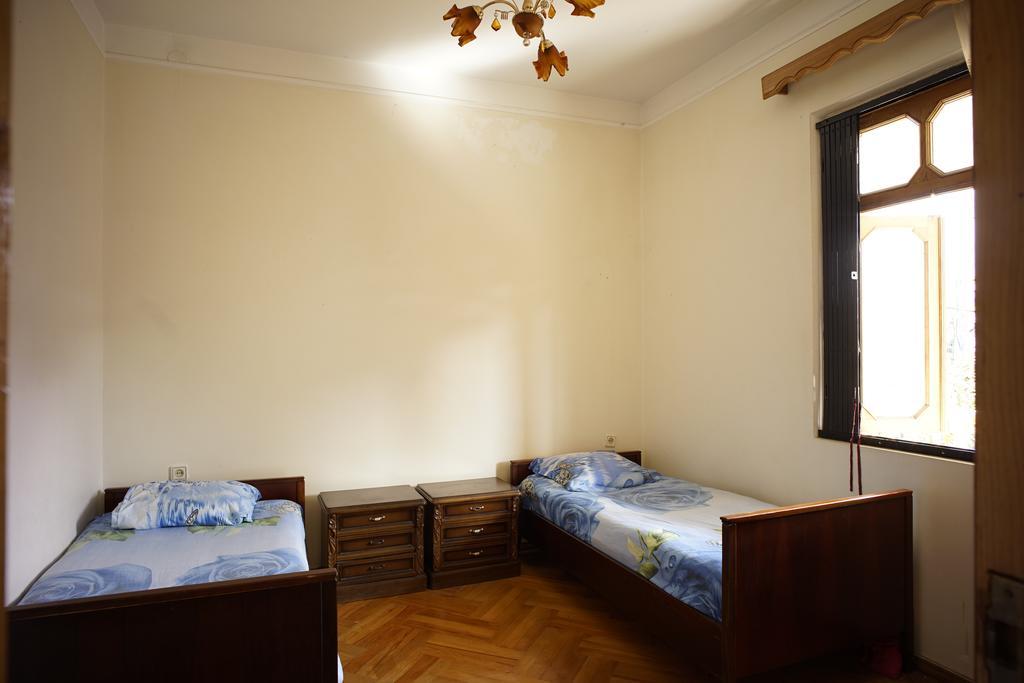 Freedom Hostel Батуми Экстерьер фото