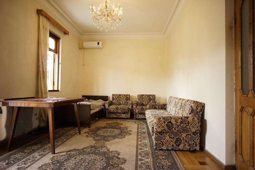 Freedom Hostel Батуми Экстерьер фото