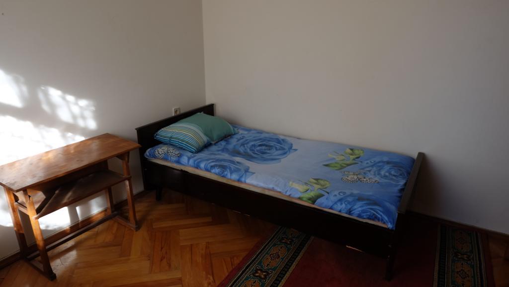 Freedom Hostel Батуми Экстерьер фото
