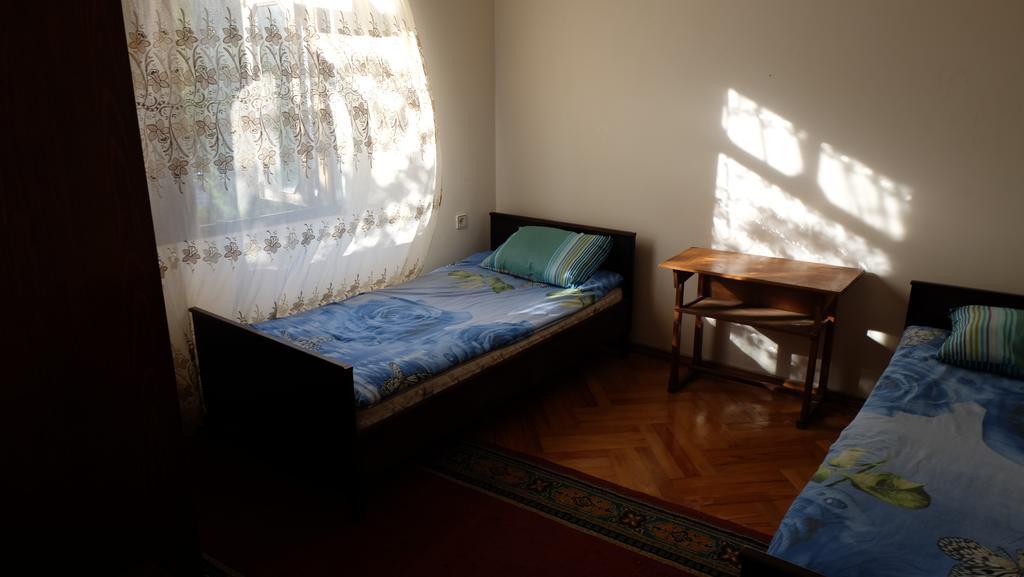 Freedom Hostel Батуми Экстерьер фото